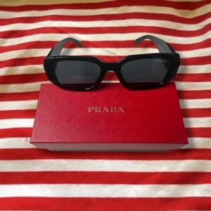 Delightful\New Black Sunglasses